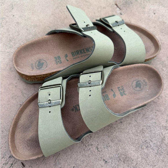 Birkenstock women’s Tan Sandals size 7.5 - Picture 4 of 6